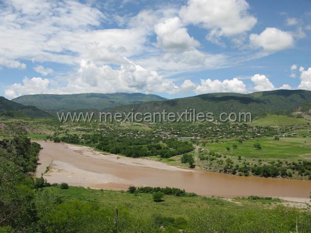 totolzintla_nahuatl01.JPG - This is a view across the river , the town there is San Fransisco a mask and wood carving town.